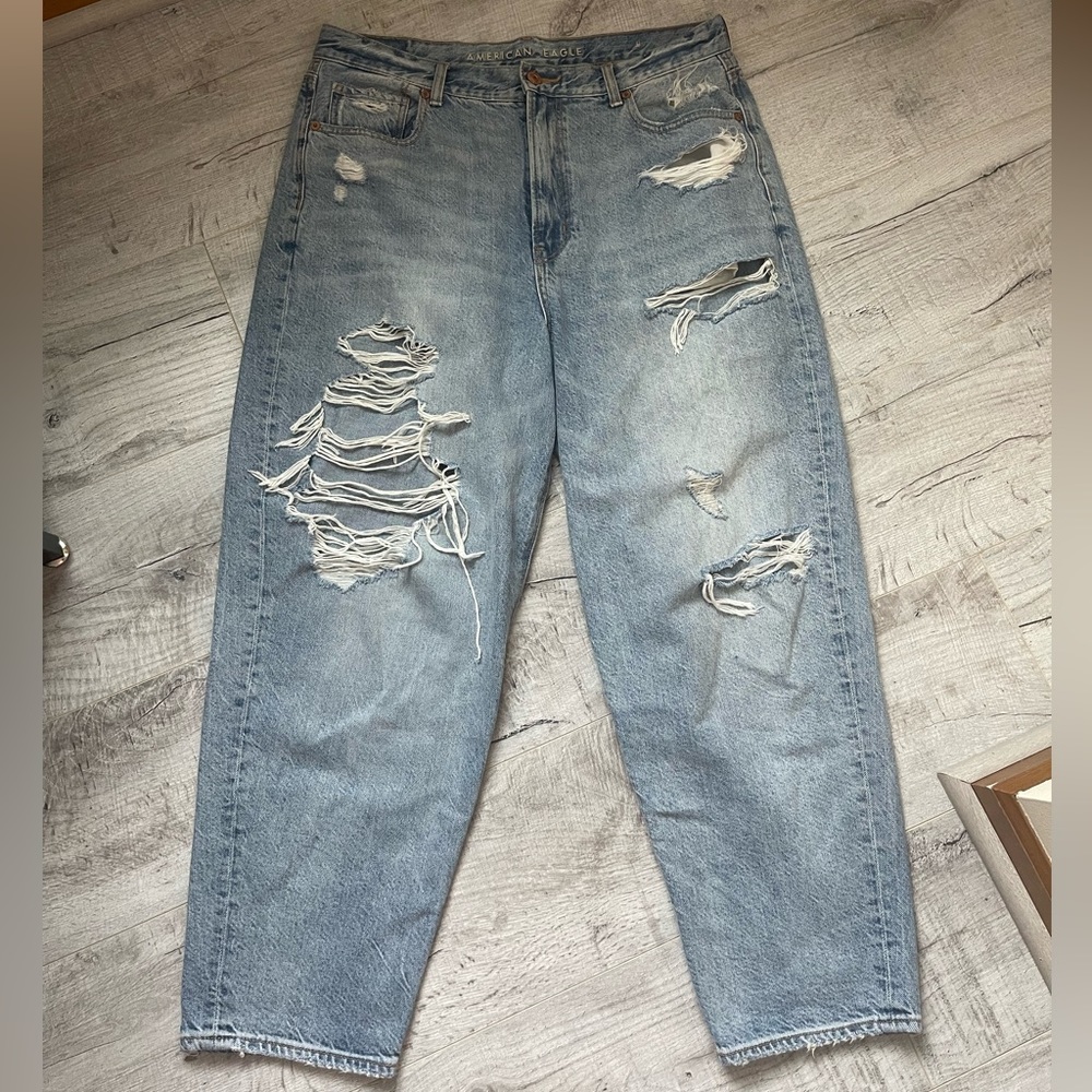 American Eagle Relaxed Mom Jeans